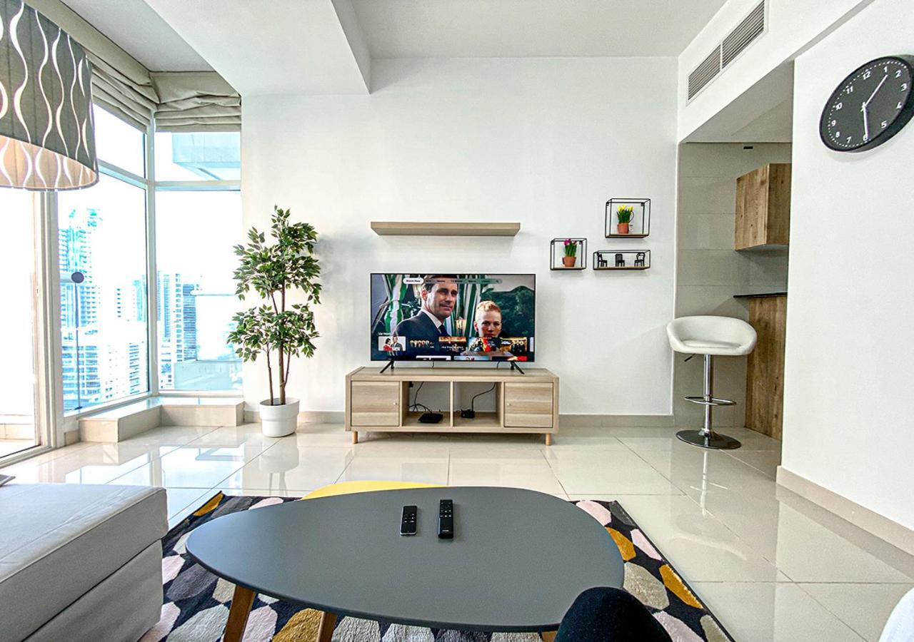 Walk To The Beach Or Enjoy The Amazing View From The Balcony Apartment Dubai Luaran gambar