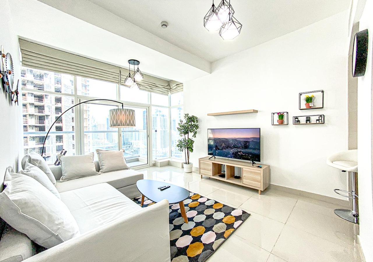 Walk To The Beach Or Enjoy The Amazing View From The Balcony Apartment Dubai Luaran gambar