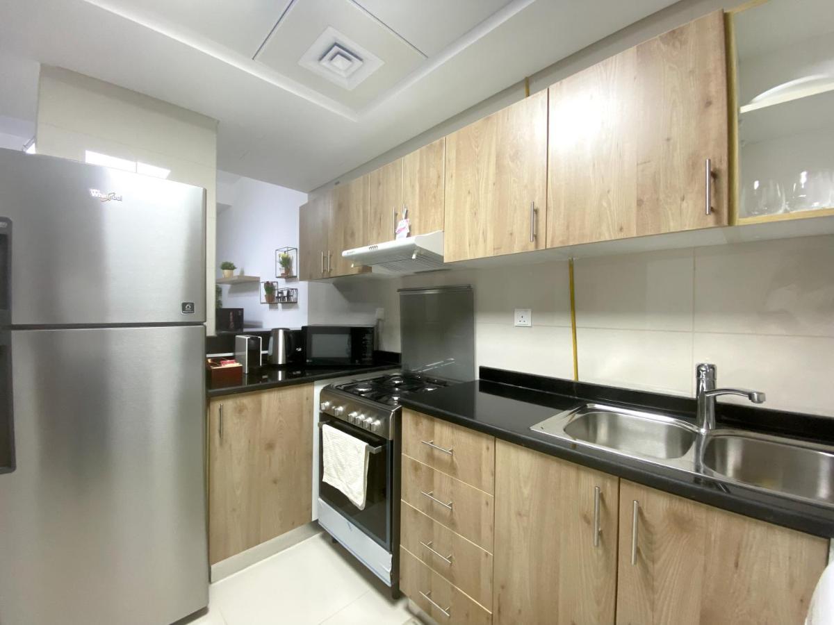 Walk To The Beach Or Enjoy The Amazing View From The Balcony Apartment Dubai Luaran gambar