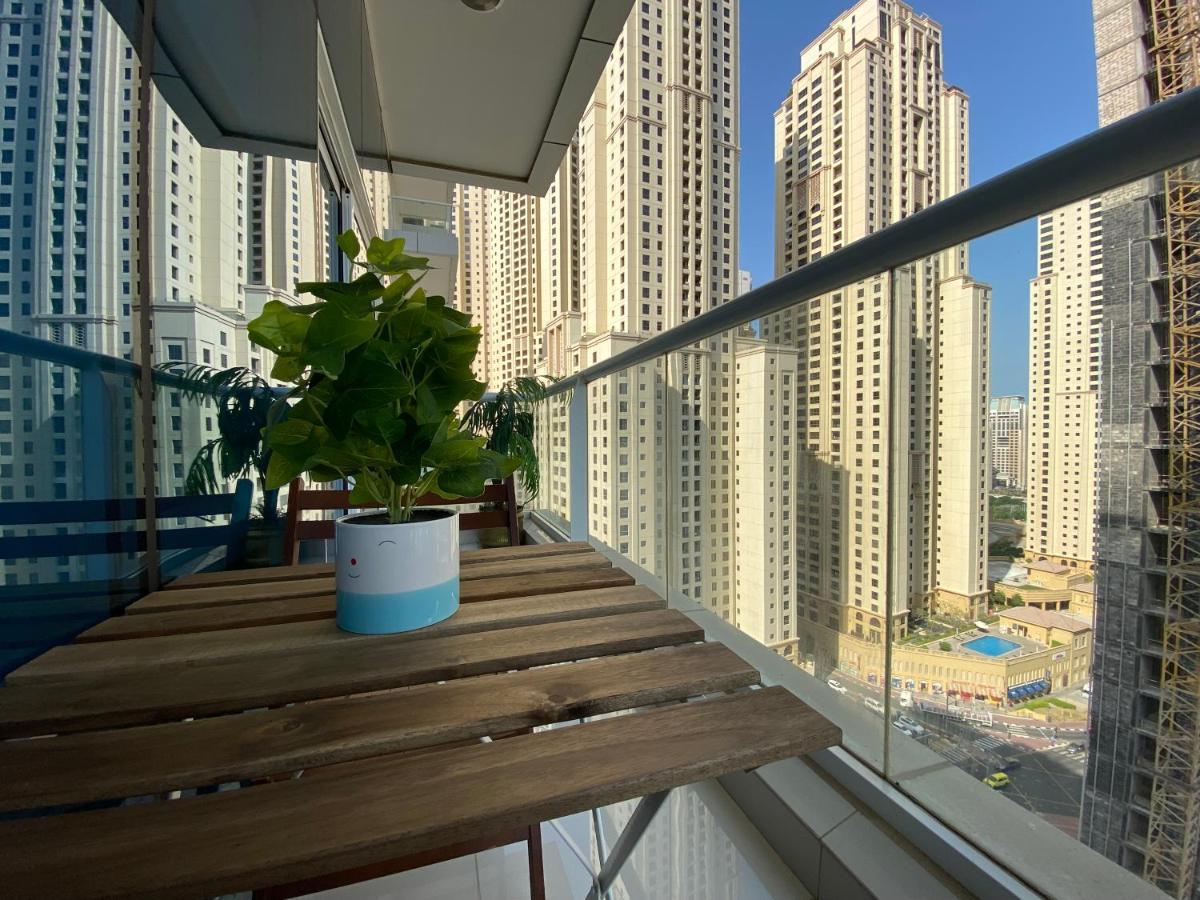 Walk To The Beach Or Enjoy The Amazing View From The Balcony Apartment Dubai Luaran gambar