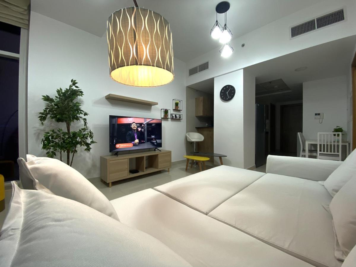 Walk To The Beach Or Enjoy The Amazing View From The Balcony Apartment Dubai Luaran gambar