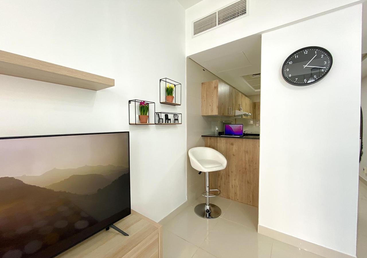 Walk To The Beach Or Enjoy The Amazing View From The Balcony Apartment Dubai Luaran gambar