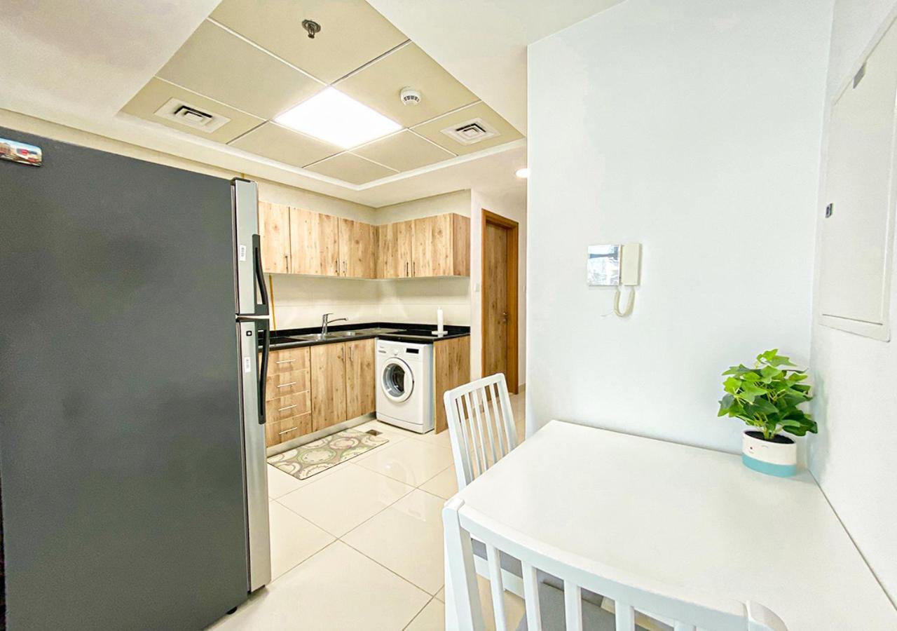 Walk To The Beach Or Enjoy The Amazing View From The Balcony Apartment Dubai Luaran gambar
