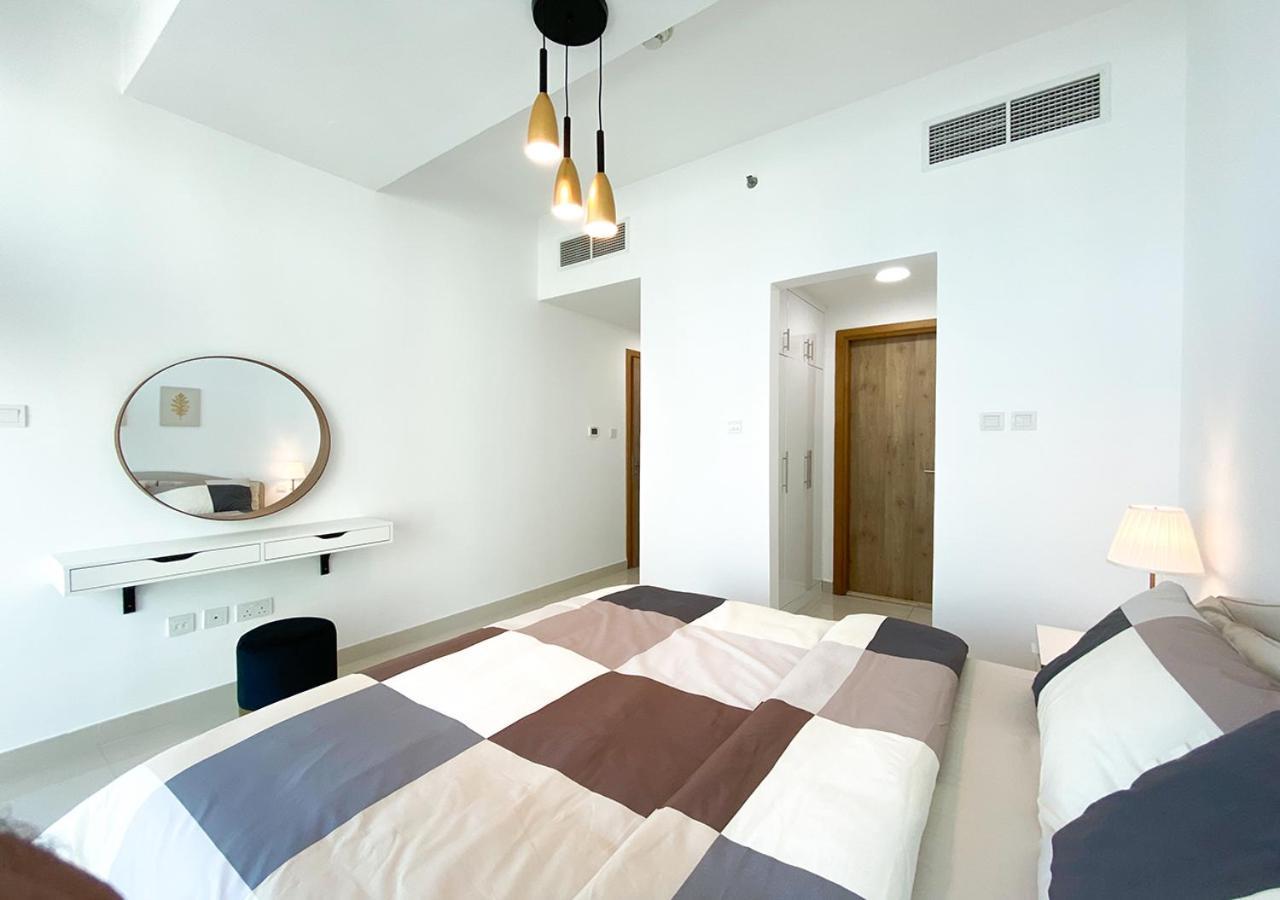 Walk To The Beach Or Enjoy The Amazing View From The Balcony Apartment Dubai Luaran gambar