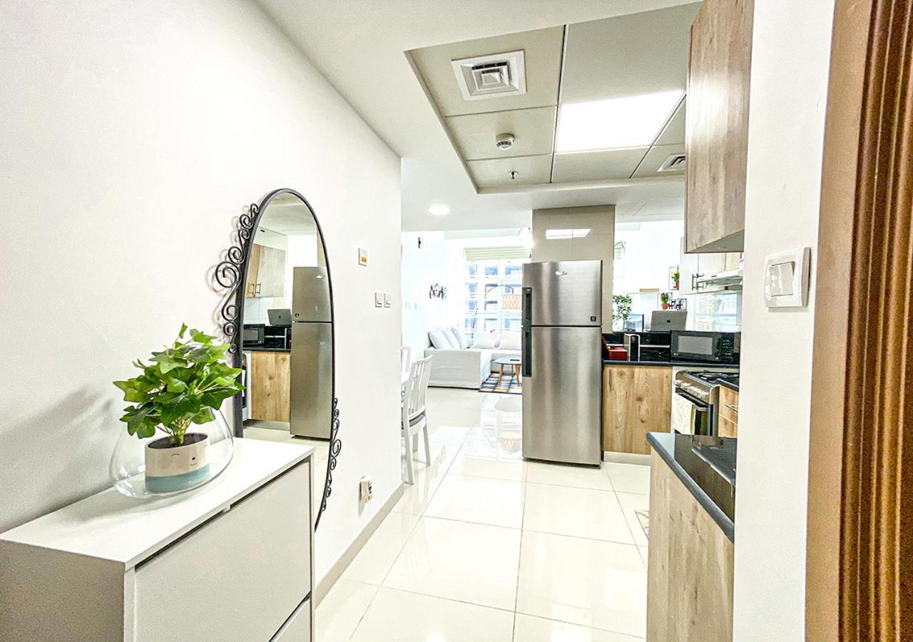Walk To The Beach Or Enjoy The Amazing View From The Balcony Apartment Dubai Luaran gambar