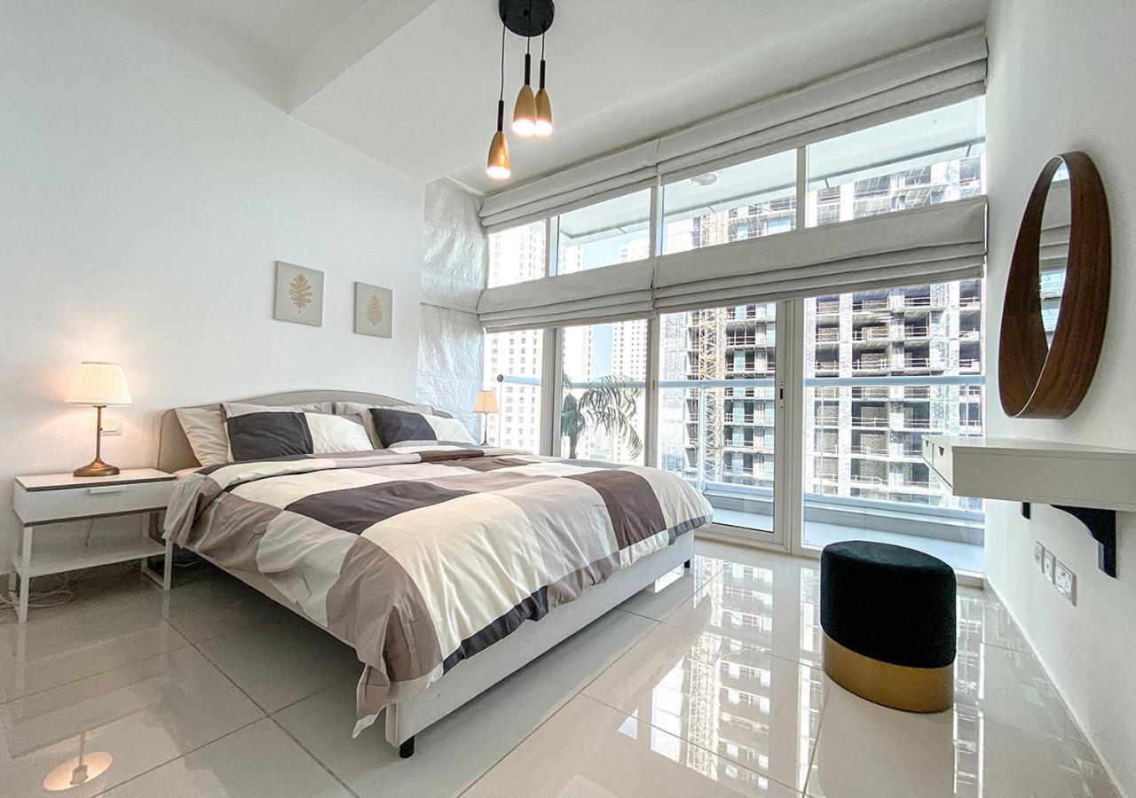 Walk To The Beach Or Enjoy The Amazing View From The Balcony Apartment Dubai Luaran gambar